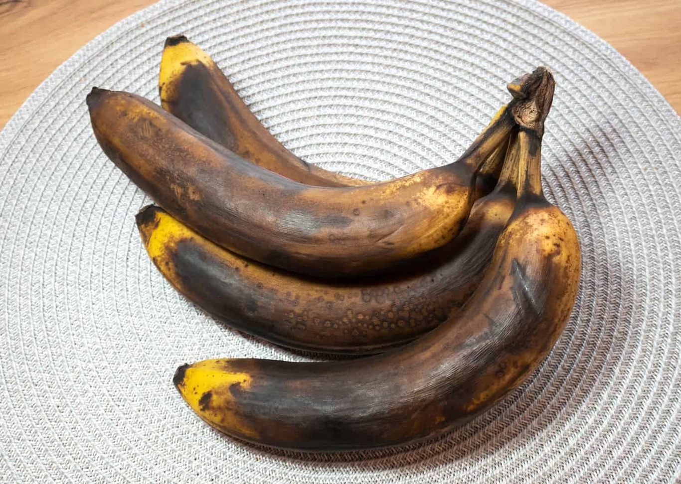 موز سیاه بخورید! موز سیاه بخورید!