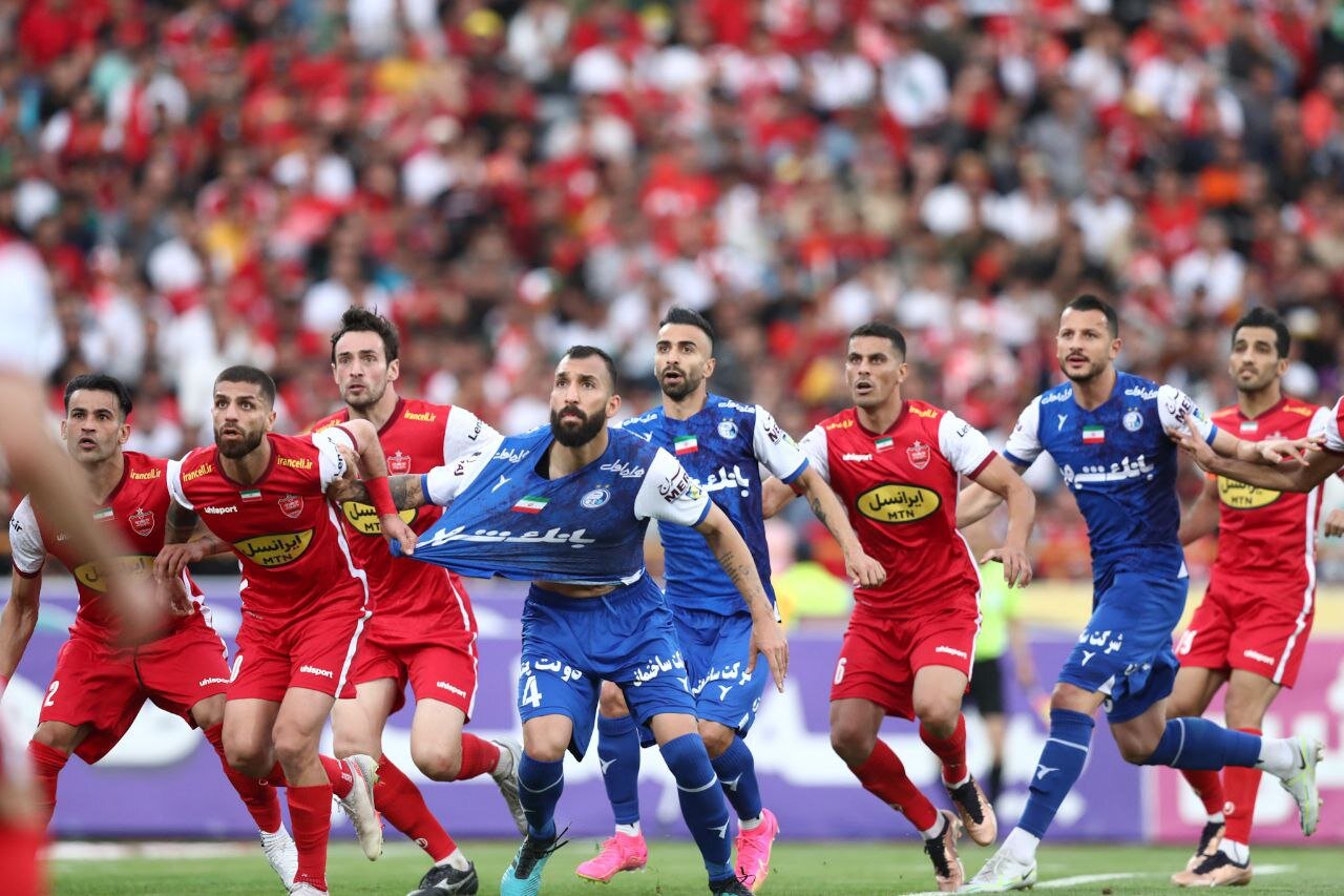 پرسپولیس و استقلال حق ثبت قرارداد ندارند! پرسپولیس و استقلال حق ثبت قرارداد ندارند!