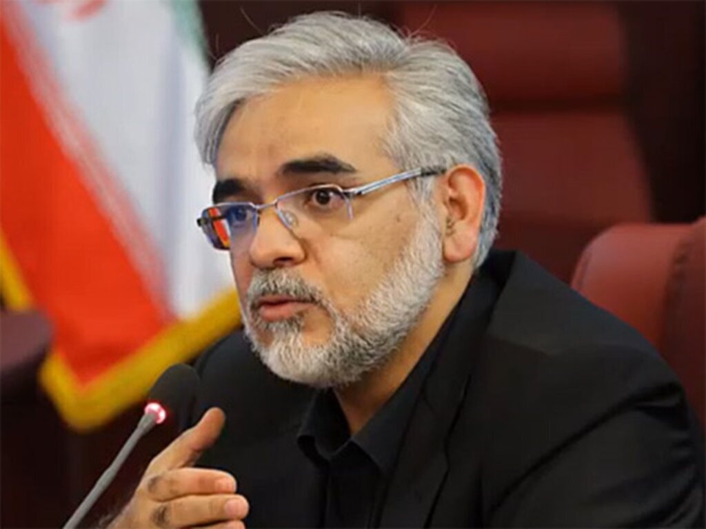 ماجرای ارتباط قربانزاده با «بچه» در استقلال + عکس ماجرای ارتباط قربانزاده با «بچه» در استقلال + عکس