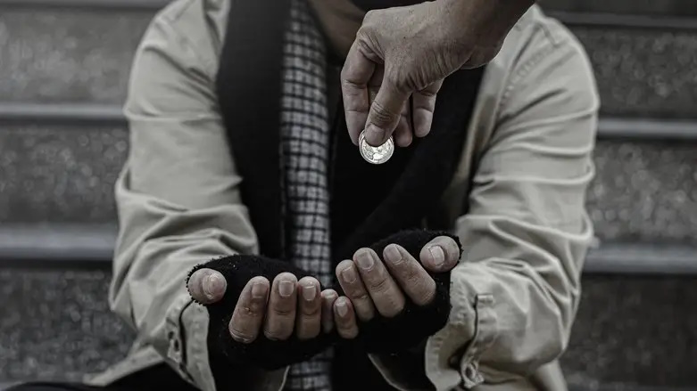 ثروت عجیب یک مرد گدا لو رفت + عکس ثروت عجیب یک مرد گدا لو رفت + عکس