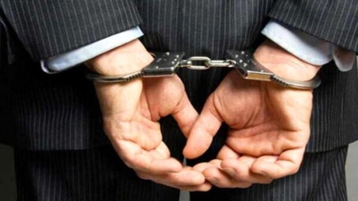 یک قاضی قلابی دستگیر شد یک قاضی قلابی دستگیر شد