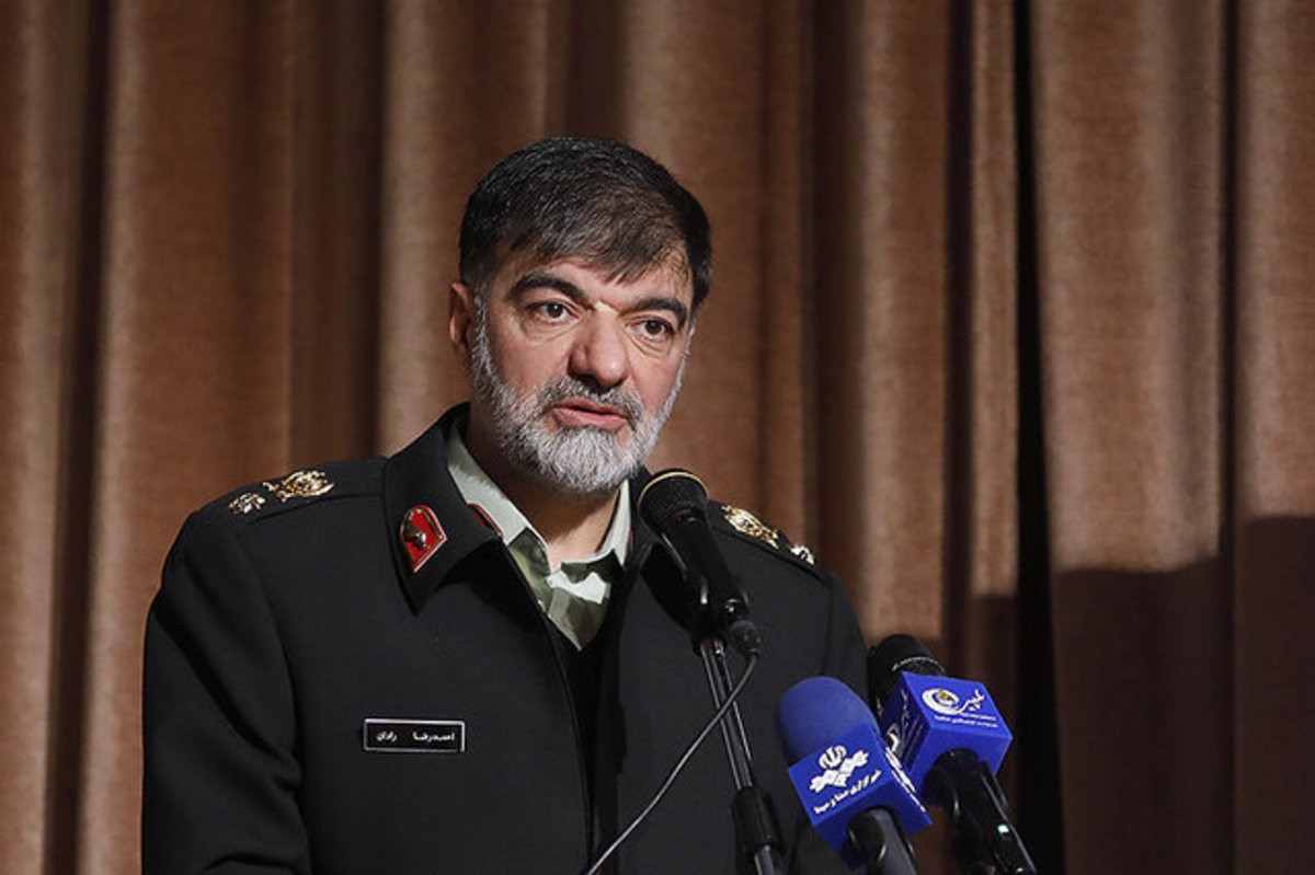 سردار رادان: با ایجاد هراس در هنجارگریزان، اجازه عبور از قانون را نمیدهیم سردار رادان: با ایجاد هراس در هنجارگریزان، اجازه عبور از قانون را نمیدهیم
