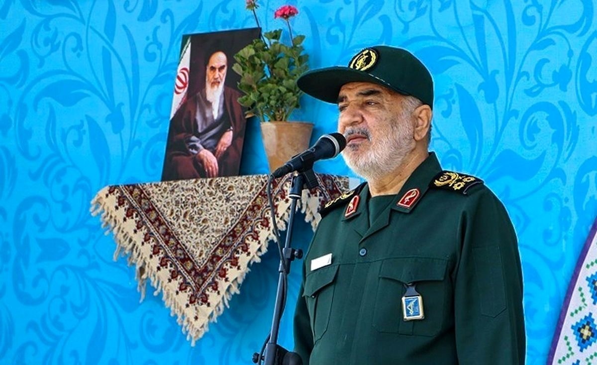 فرمانده کل سپاه: هیچکس حق ندارد به دنیای خصوصی افراد وارد شود فرمانده کل سپاه: هیچکس حق ندارد به دنیای خصوصی افراد وارد شود