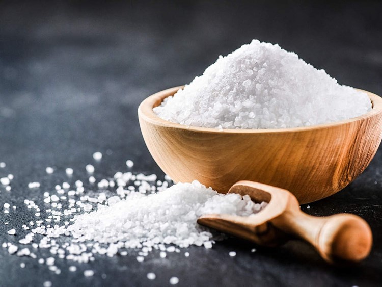 کدام نمک را بهتر است مصرف کنیم؛ نمک دریا، سنگ نمک یا نمک یددار؟ کدام نمک را بهتر است مصرف کنیم؛ نمک دریا، سنگ نمک یا نمک یددار؟