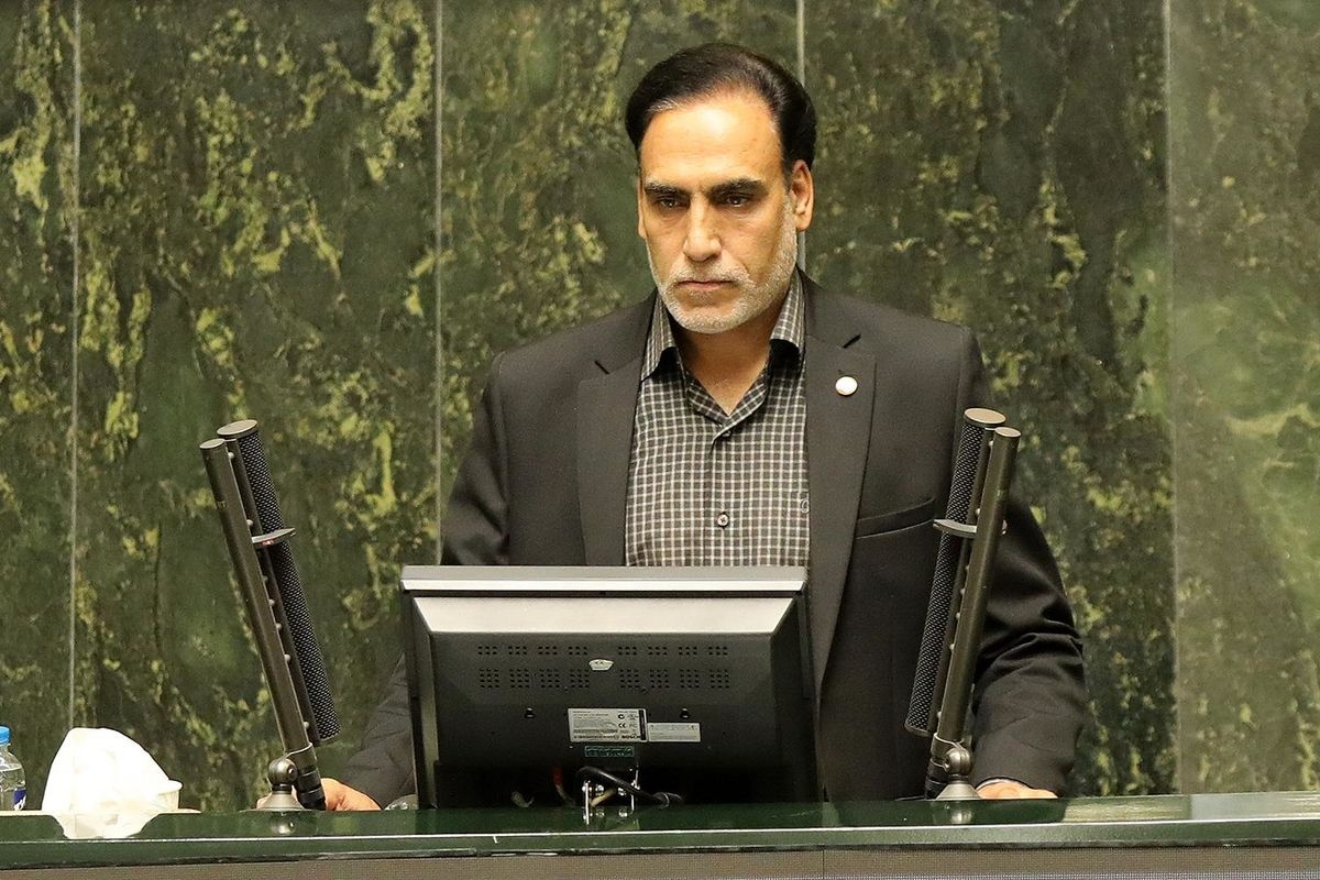 تشکیل وزارت بازرگانی به برخی از اصناف مثل کشاورزان ضربه میزند / با این کار وقت زیادی صرف تقسیم میز و صندلی میشود! تشکیل وزارت بازرگانی به برخی از اصناف مثل کشاورزان ضربه میزند / با این کار وقت زیادی صرف تقسیم میز و صندلی میشود!