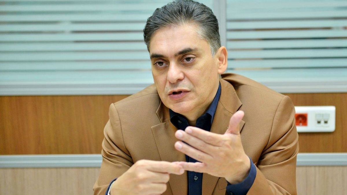 پیشنهاد واردات خودرو با ارز صادراتی / اثرات آزادسازی ۶ میلیارد دلار پیشنهاد واردات خودرو با ارز صادراتی / اثرات آزادسازی ۶ میلیارد دلار
