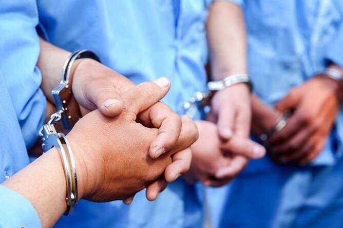 ۴ فرد مظنون به همکاری در حادثه تروریستی حرم شاهچراغ دستگیر شدند ۴ فرد مظنون به همکاری در حادثه تروریستی حرم شاهچراغ دستگیر شدند