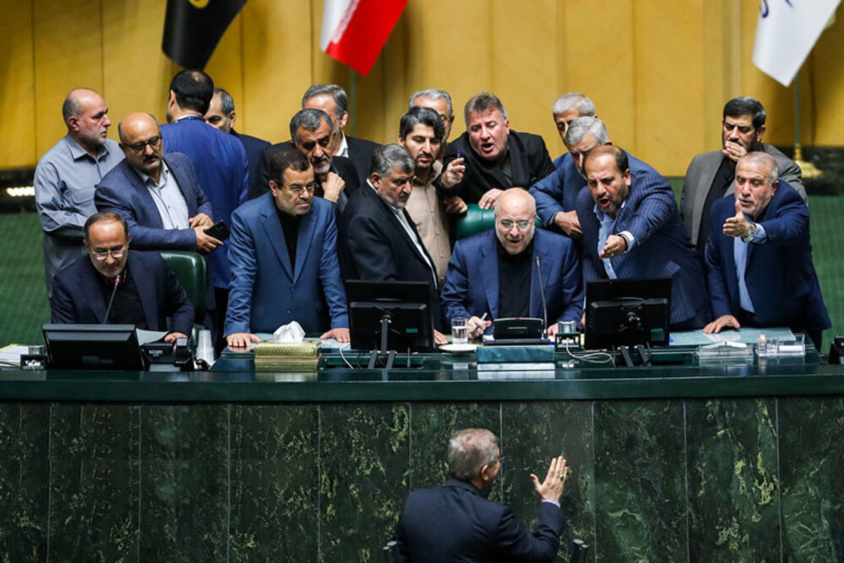 قالیباف، میرکاظمی یا منظور تفاوتی ندارند؛ تبصره ۱۴ هر مجلس و دولتی را به جان هم میاندازد! قالیباف، میرکاظمی یا منظور تفاوتی ندارند؛ تبصره ۱۴ هر مجلس و دولتی را به جان هم میاندازد!