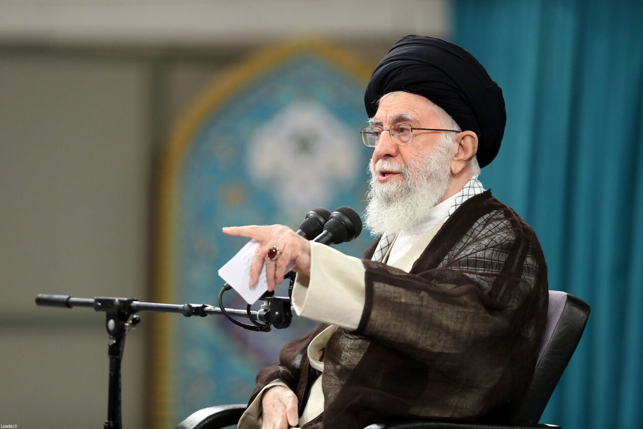 رهبر معظم انقلاب: یکی از بخشهای مهم فعالیت دشمن مخدوش کردن چهره سپاه است رهبر معظم انقلاب: یکی از بخشهای مهم فعالیت دشمن مخدوش کردن چهره سپاه است