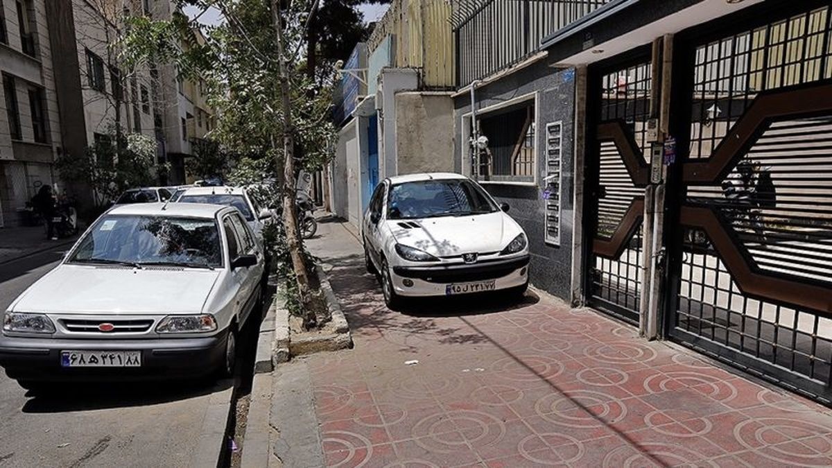پارک خودرو در تهران پولی شد؛ هر نیم ساعت ۲۲۰۰ تومان! پارک خودرو در تهران پولی شد؛ هر نیم ساعت ۲۲۰۰ تومان!