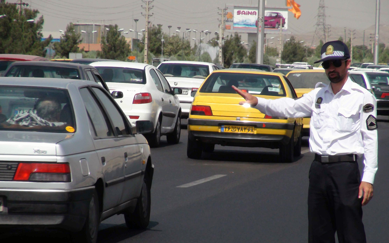 هشدار به رانندگان / این تخلف ۳۰۰ هزار تومان جریمه دارد هشدار به رانندگان / این تخلف ۳۰۰ هزار تومان جریمه دارد