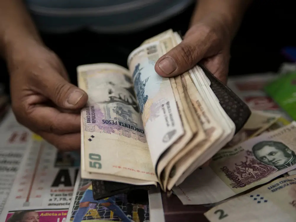 دلاری شدن تنها راه اقتصاد آرژانتین برای نجات از مارپیچ مرگ! دلاری شدن تنها راه اقتصاد آرژانتین برای نجات از مارپیچ مرگ!