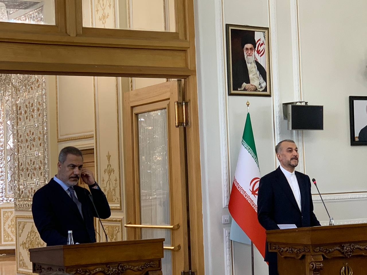امیرعبداللهیان: حجم تبادل تجاری دو کشور باید ۳۰ میلیارد یورو بشود / وزیر خارجه ترکیه: در آینده پذیرای رییسی در ترکیه خواهیم بود امیرعبداللهیان: حجم تبادل تجاری دو کشور باید ۳۰ میلیارد یورو بشود / وزیر خارجه ترکیه: در آینده پذیرای رییسی در ترکیه خواهیم بود