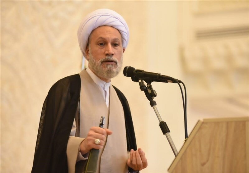 امام جمعه شیراز: از قاجار تا پهلوی نفت را برای خوش گذرانی فروختند / یکی از اشتباهاتی که ممکن است شیطان برای ما ایجاد کند این است که اهداف انقلاب را تن امام جمعه شیراز: از قاجار تا پهلوی نفت را برای خوش گذرانی فروختند / یکی از اشتباهاتی که ممکن است شیطان برای ما ایجاد کند این است که اهداف انقلاب را تن