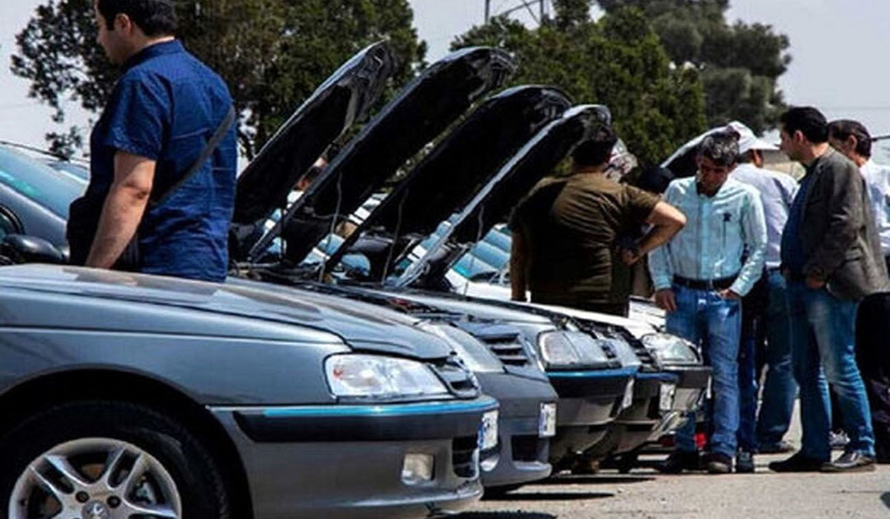 تغییر رفتار خودروسازان در فروش خودروهای داخلی/ نمایشگاهداران: بازار خرید و فروش کساد است تغییر رفتار خودروسازان در فروش خودروهای داخلی/ نمایشگاهداران: بازار خرید و فروش کساد است