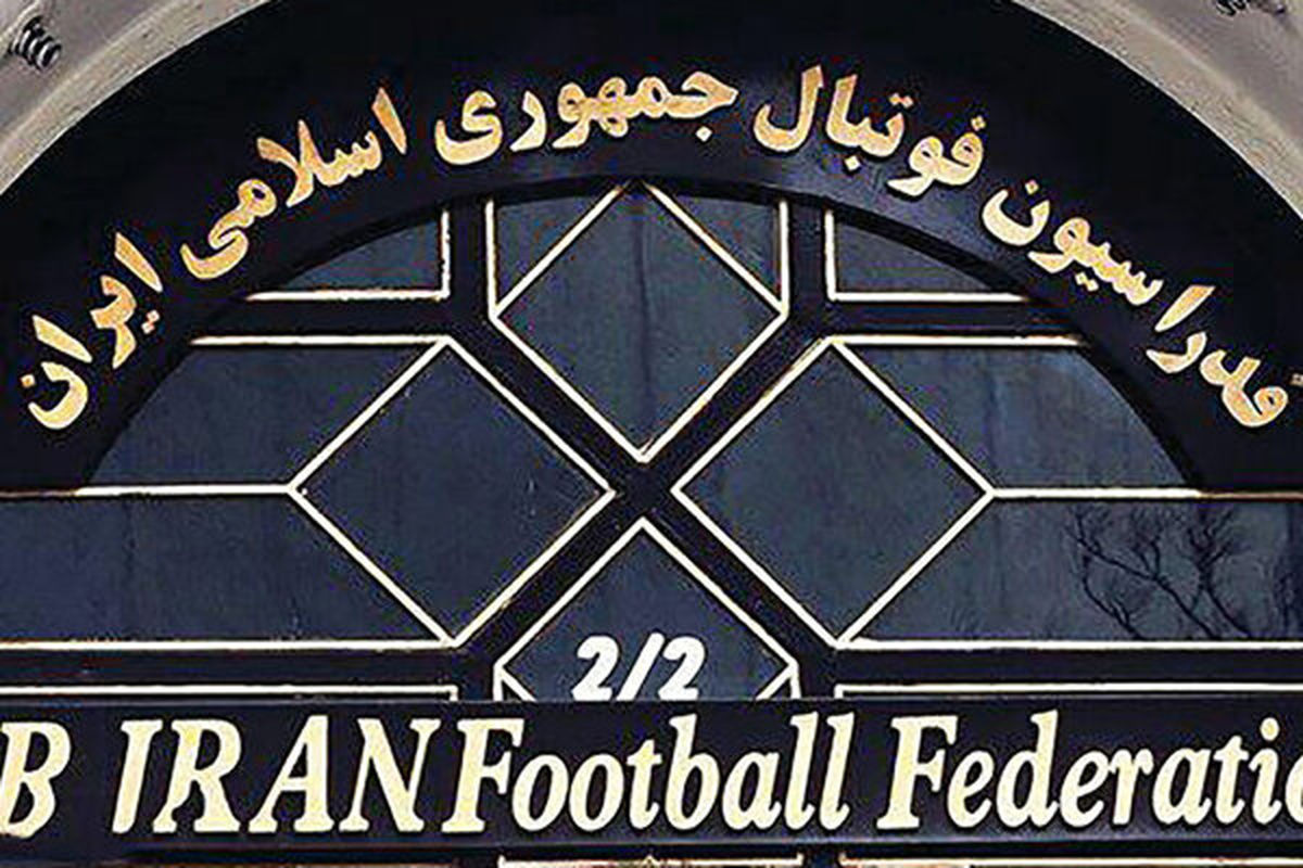 قرارداد ۱۵ میلیاردی با همسر یک بازیکن فوتبال! قرارداد ۱۵ میلیاردی با همسر یک بازیکن فوتبال!
