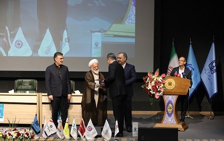 تقدیر از بانک سینا بهدلیل پیشرو بودن در استقرار نظارت و تطبیق شرعی تقدیر از بانک سینا بهدلیل پیشرو بودن در استقرار نظارت و تطبیق شرعی
