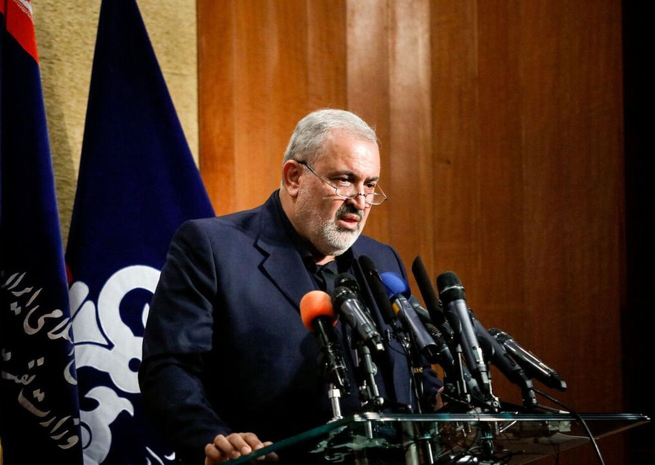 وزیر صمت: اصفهان یک سال دیگر به دریای عمان وصل میشود وزیر صمت: اصفهان یک سال دیگر به دریای عمان وصل میشود