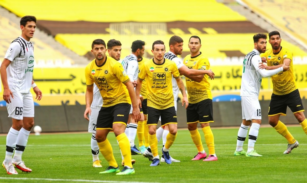 تیم الاتحاد از ورزشگاه نقش جهان خارج شد! + فیلم تیم الاتحاد از ورزشگاه نقش جهان خارج شد! + فیلم