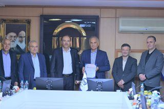 مدیرعامل بیمه آسیا چک ۵ هزار و پانصد میلبارد ریالی خسارت الکترواستیل مشهد را به مدیرعامل این کارخانه تحویل داد مدیرعامل بیمه آسیا چک ۵ هزار و پانصد میلبارد ریالی خسارت الکترواستیل مشهد را به مدیرعامل این کارخانه تحویل داد