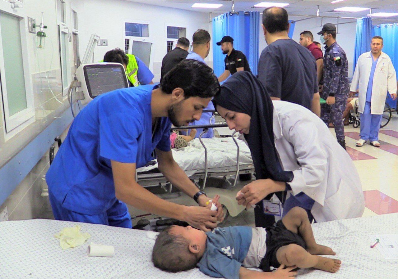 وضعیت فاجعهبار بیمارستانهای غزه / شمار شهدای فلسطینی به ۲۳۲۹ نفر رسید وضعیت فاجعهبار بیمارستانهای غزه / شمار شهدای فلسطینی به ۲۳۲۹ نفر رسید