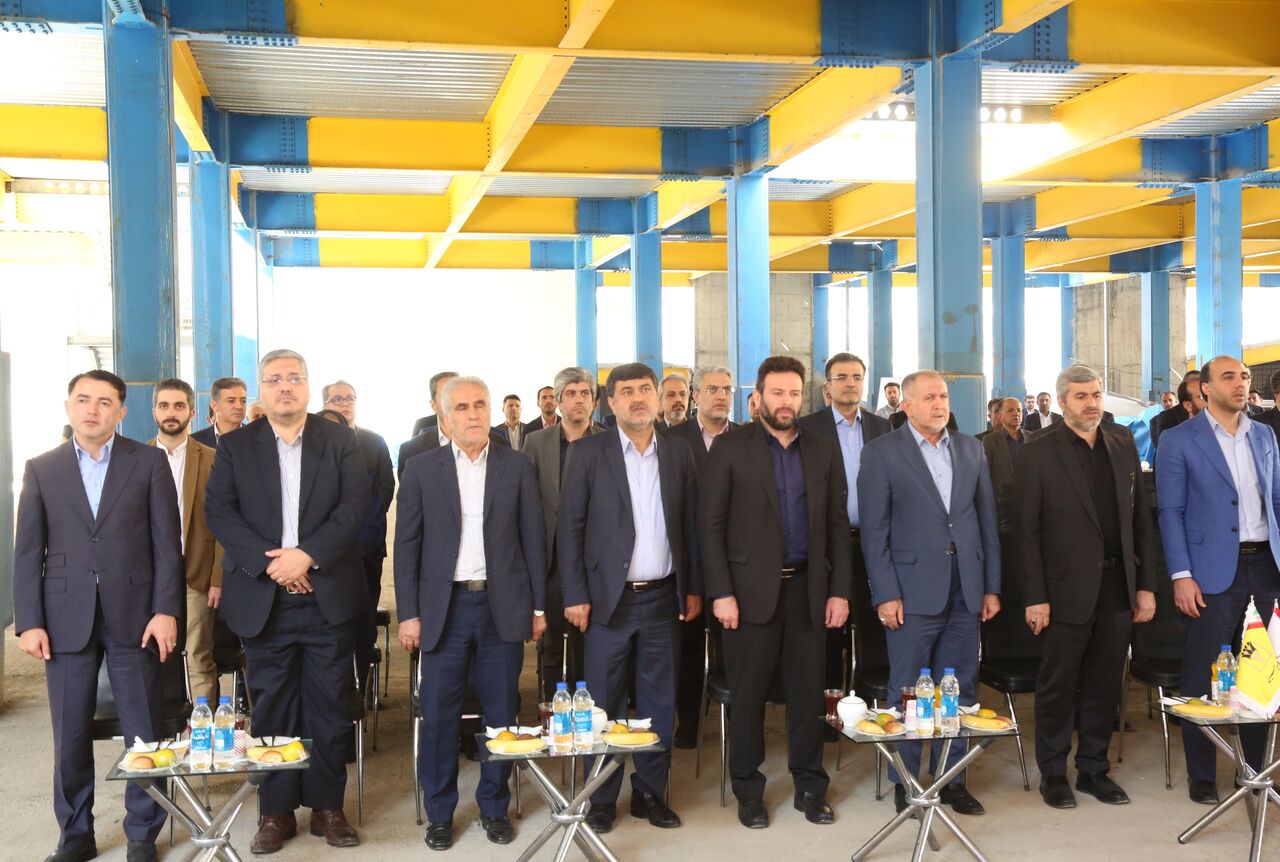 قفل نهضت ملی مسکن به دست پارسیان باز شد/ ساخت بیش از ۳ هزار واحد مسکونی در وردآورد بهزودی کلید میخورد قفل نهضت ملی مسکن به دست پارسیان باز شد/ ساخت بیش از ۳ هزار واحد مسکونی در وردآورد بهزودی کلید میخورد