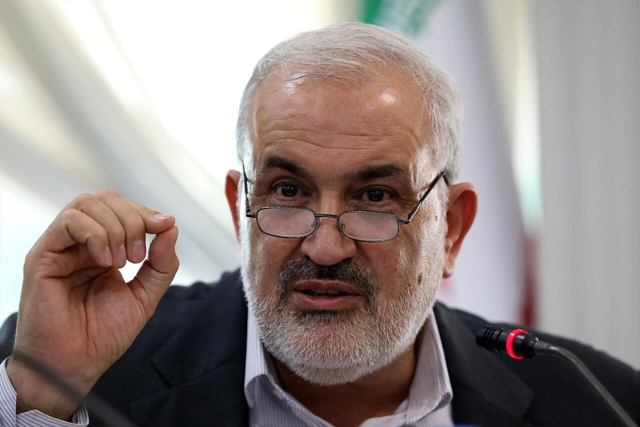 باعث و بانی ناپایداری مدیریتی همین مجلسیها هستند / هیچ رانتی برای خودروسازان در کار نیست/ برای حضور خاندوزی التماس کردم باعث و بانی ناپایداری مدیریتی همین مجلسیها هستند / هیچ رانتی برای خودروسازان در کار نیست/ برای حضور خاندوزی التماس کردم