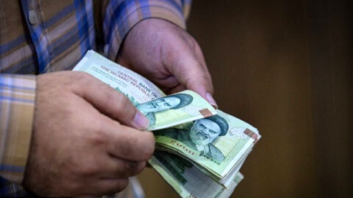 صادقی: زیر ۱۵ میلیون تومان حقوق یعنی فقیر / دولت با افزایش مجدد حقوق کارگران موافقت میکند؟ صادقی: زیر ۱۵ میلیون تومان حقوق یعنی فقیر / دولت با افزایش مجدد حقوق کارگران موافقت میکند؟