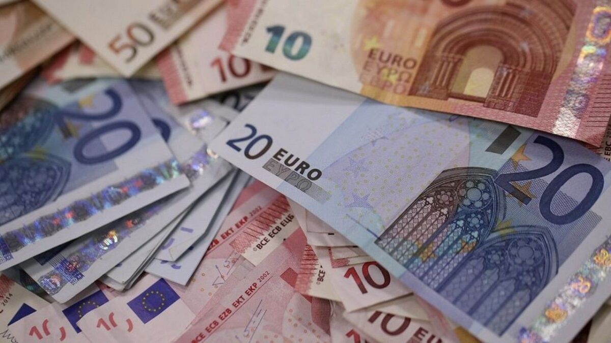 قیمت یورو امروز ۱۵ آبان ماه ۱۴۰۲ در بازار قیمت یورو امروز ۱۵ آبان ماه ۱۴۰۲ در بازار