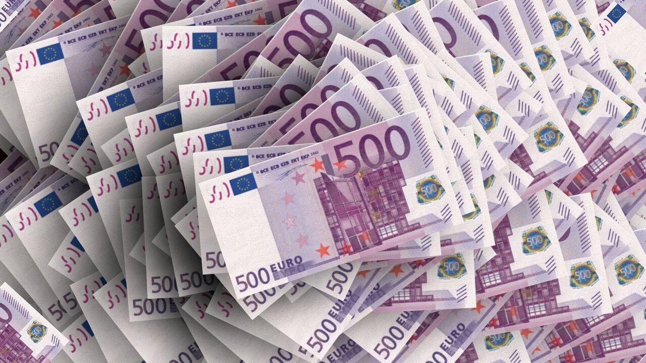 قیمت یورو امروز ۲۰ آبان ماه ۱۴۰۲ در بازار قیمت یورو امروز ۲۰ آبان ماه ۱۴۰۲ در بازار