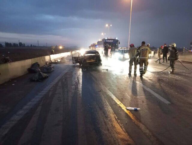 واژگونی آتشین پراید در اتوبان؛ سه نفر در آتش سوختند واژگونی آتشین پراید در اتوبان؛ سه نفر در آتش سوختند
