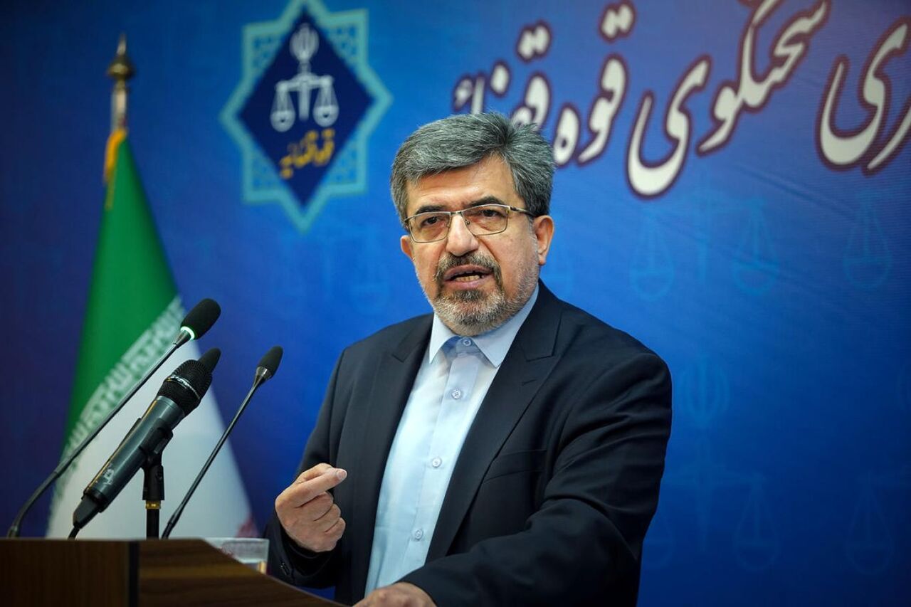 پرونده فروش بی مجوز دارو در دادگاه/ تفهیم اتهام جدید به توماج صالحی پرونده فروش بی مجوز دارو در دادگاه/ تفهیم اتهام جدید به توماج صالحی