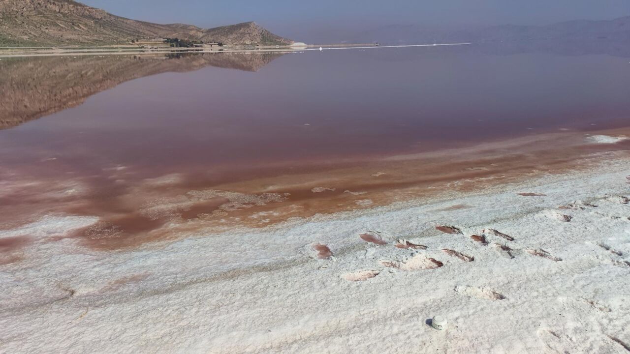 نمک دریاچه مهارلو ۱۰۰ درصد آلوده و غیربهداشتی است نمک دریاچه مهارلو ۱۰۰ درصد آلوده و غیربهداشتی است