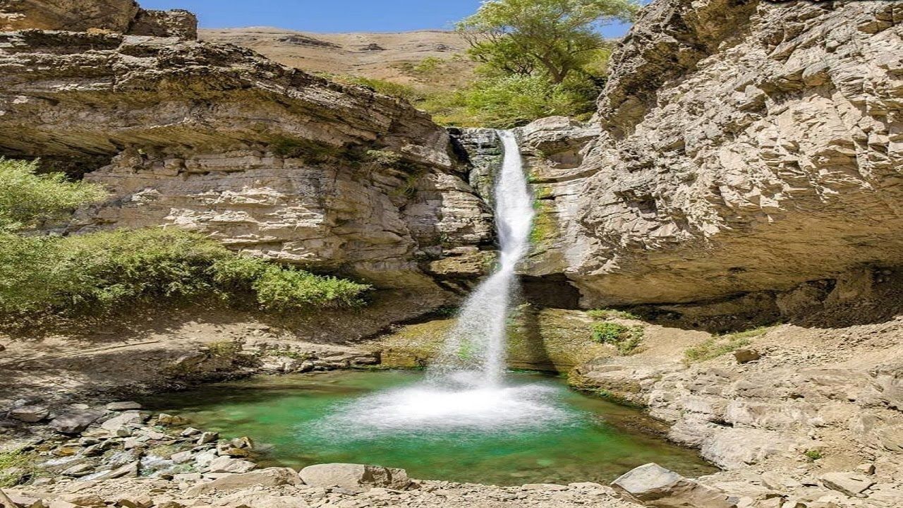 جلوه گری آبشار سنج در دل روستای ساوجبلاغ جلوه گری آبشار سنج در دل روستای ساوجبلاغ