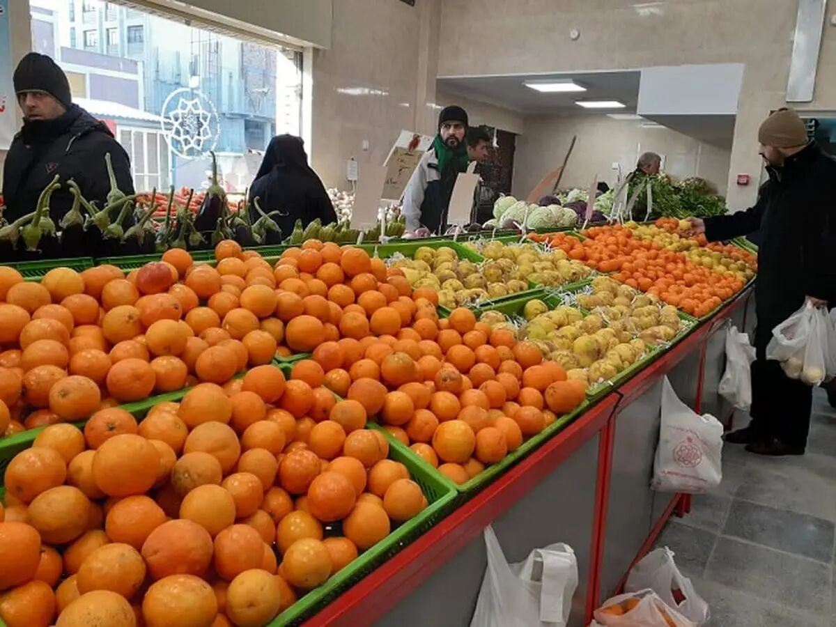 سوار شدن میوهها بر گرانی برای رسیدن به این استان سوار شدن میوهها بر گرانی برای رسیدن به این استان