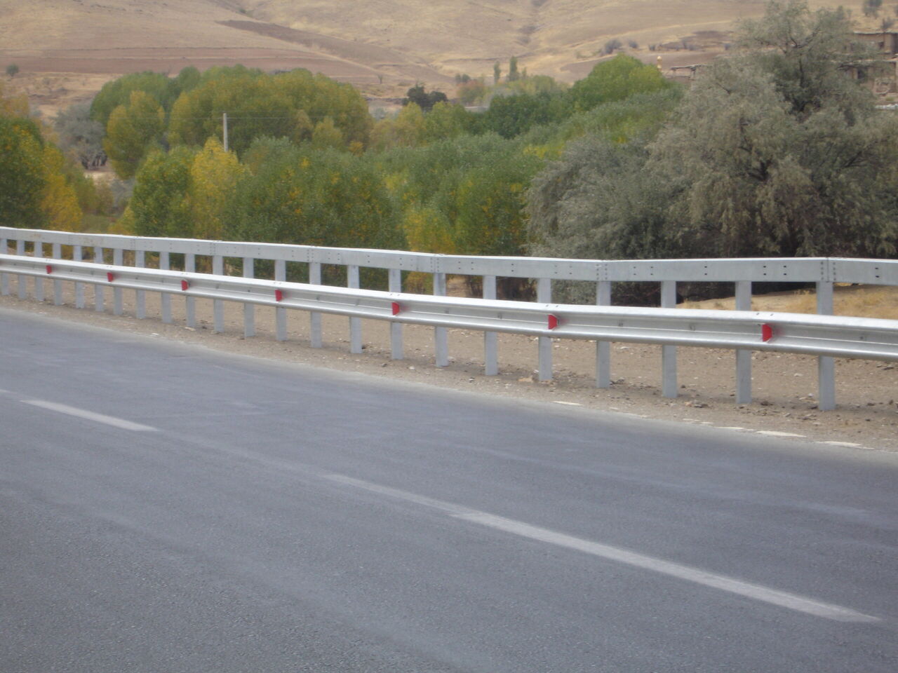 برخورد مینی بوس با گاردیل فاجعه آفرید برخورد مینی بوس با گاردیل فاجعه آفرید