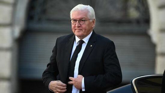 انتظار غیرمتعارف رئیسجمهور آلمان در فرودگاه قطر انتظار غیرمتعارف رئیسجمهور آلمان در فرودگاه قطر