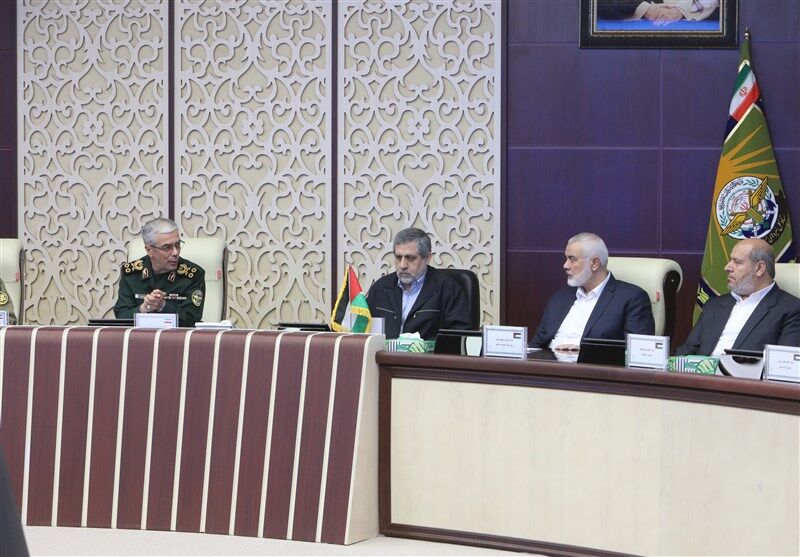 اسماعیل هنیه با سرلشکر باقری دیدار کرد اسماعیل هنیه با سرلشکر باقری دیدار کرد