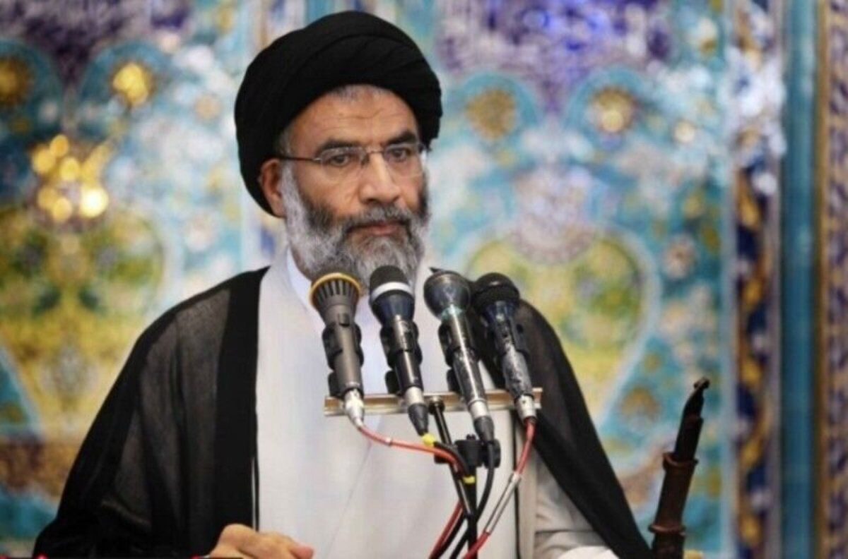 امام جمعه اهواز : باید فرم خاص برای کارمندان ادارت تعیین شود امام جمعه اهواز : باید فرم خاص برای کارمندان ادارت تعیین شود
