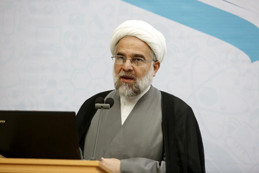 نماینده ولیفقیه در کردستان: مسئولان از مردم فرار نکنند نماینده ولیفقیه در کردستان: مسئولان از مردم فرار نکنند