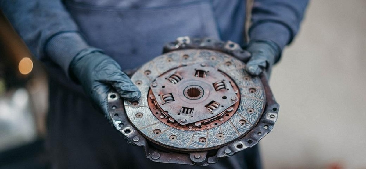 بهترین زمان تعویض دیسک و صفحه کلاچ خودرو بهترین زمان تعویض دیسک و صفحه کلاچ خودرو