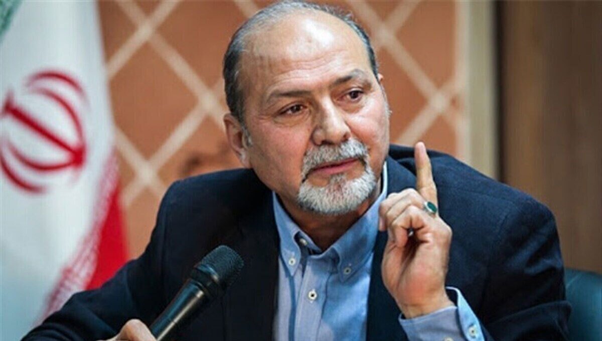 دستبند بر دستان فریادشیران در پی شکایت مهدی تاج + عکس دستبند بر دستان فریادشیران در پی شکایت مهدی تاج + عکس