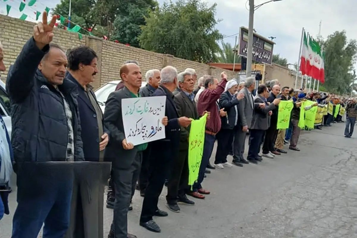 تجمع بازنشستگان تامین اجتماعی در اعتراض به رقم مستمری و عیدیها تجمع بازنشستگان تامین اجتماعی در اعتراض به رقم مستمری و عیدیها