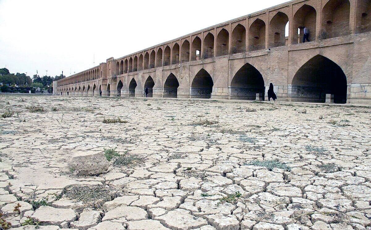 بحران در اصفهان / لطمه بزرگ خشکی زاینده رود به گردشگری بحران در اصفهان / لطمه بزرگ خشکی زاینده رود به گردشگری