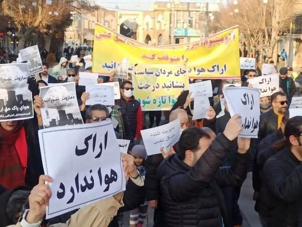 تجمع اعتراضی ساکنان اراک به آلودگی شدید هوا + عکس