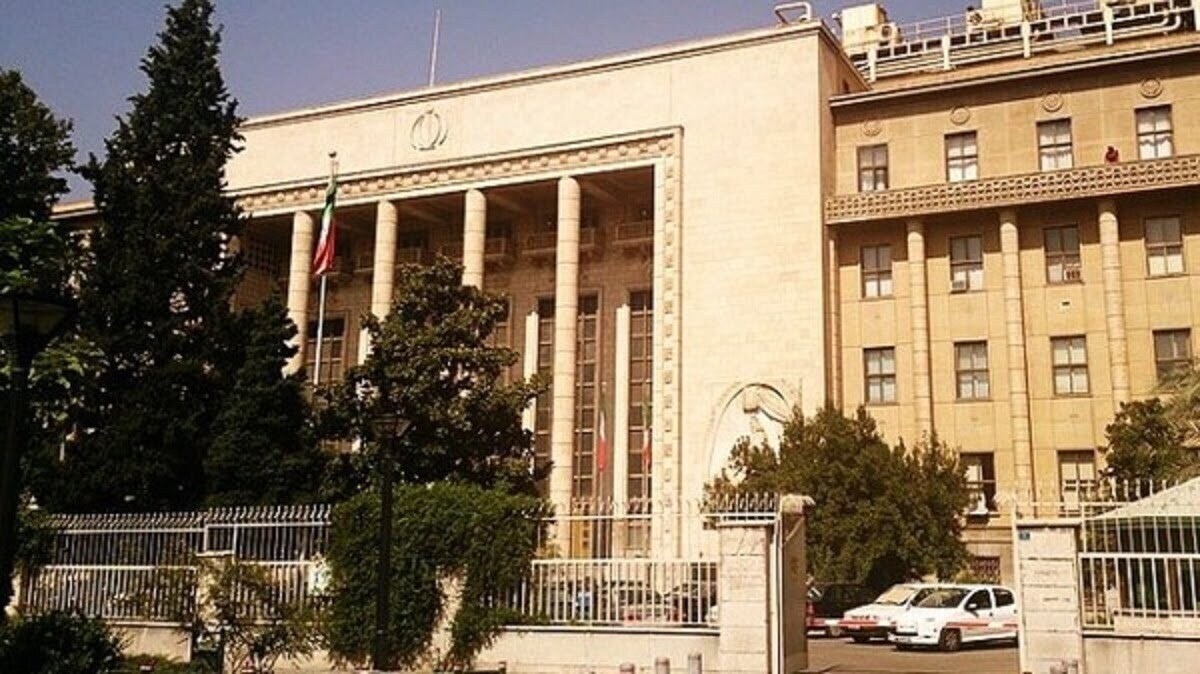 تصاویری از انتقال پیکر قضات بعد از حادثه تیراندازی امروز + فیلم تصاویری از انتقال پیکر قضات بعد از حادثه تیراندازی امروز + فیلم