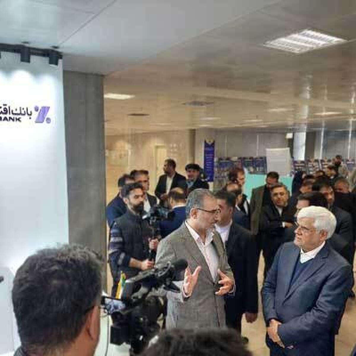 بازدید معاون اول رئیسجمهور از غرفه بانک اقتصاد نوین در نمایشگاه توانمندیهای تولید داخل 2020 بازدید معاون اول رئیسجمهور از غرفه بانک اقتصاد نوین در نمایشگاه توانمندیهای تولید داخل 2020