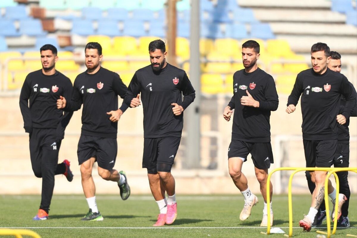 تمرین ۱۰۰ دقیقهای پرسپولیس با حضور کاپیتان سابق سرخها تمرین ۱۰۰ دقیقهای پرسپولیس با حضور کاپیتان سابق سرخها