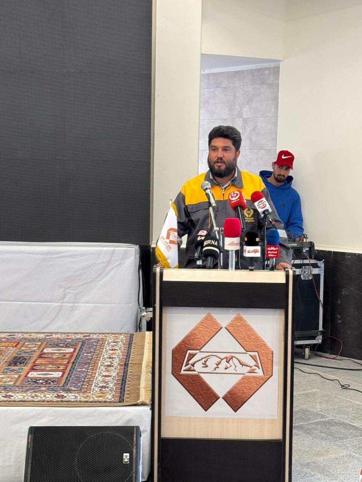تفتان، طلای ایران را ۱۱ برابر میکند/ تولید سالانه طلا تا ۱۴۰۹ به ۱۱ تن میرسد تفتان، طلای ایران را ۱۱ برابر میکند/ تولید سالانه طلا تا ۱۴۰۹ به ۱۱ تن میرسد
