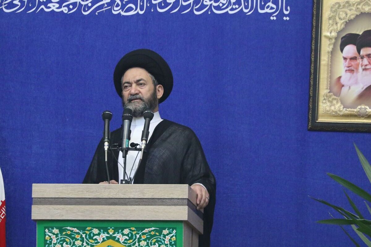 امام جمعه اردبیل: از آقای رئیس جمهور میخواهیم به بعضی از وزیران تذکر دهند که وزارت جای آزمون و خطا نیست امام جمعه اردبیل: از آقای رئیس جمهور میخواهیم به بعضی از وزیران تذکر دهند که وزارت جای آزمون و خطا نیست